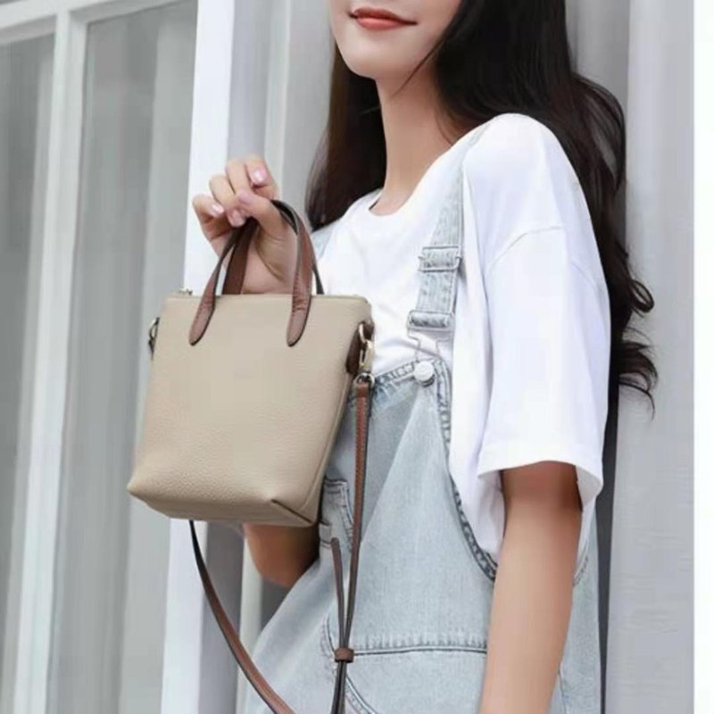 斜背包 侧背包 斜挎包 iphone手机袋  生日 客制礼物 2色 - 侧背包/斜挎包 - 真皮 黑色