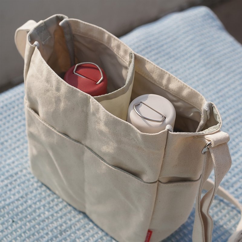 【站稳稳七格斜背袋】环保袋/手提袋/水壶袋/冰霸杯/帆布袋/斜背 - 侧背包/斜挎包 - 棉．麻 卡其色