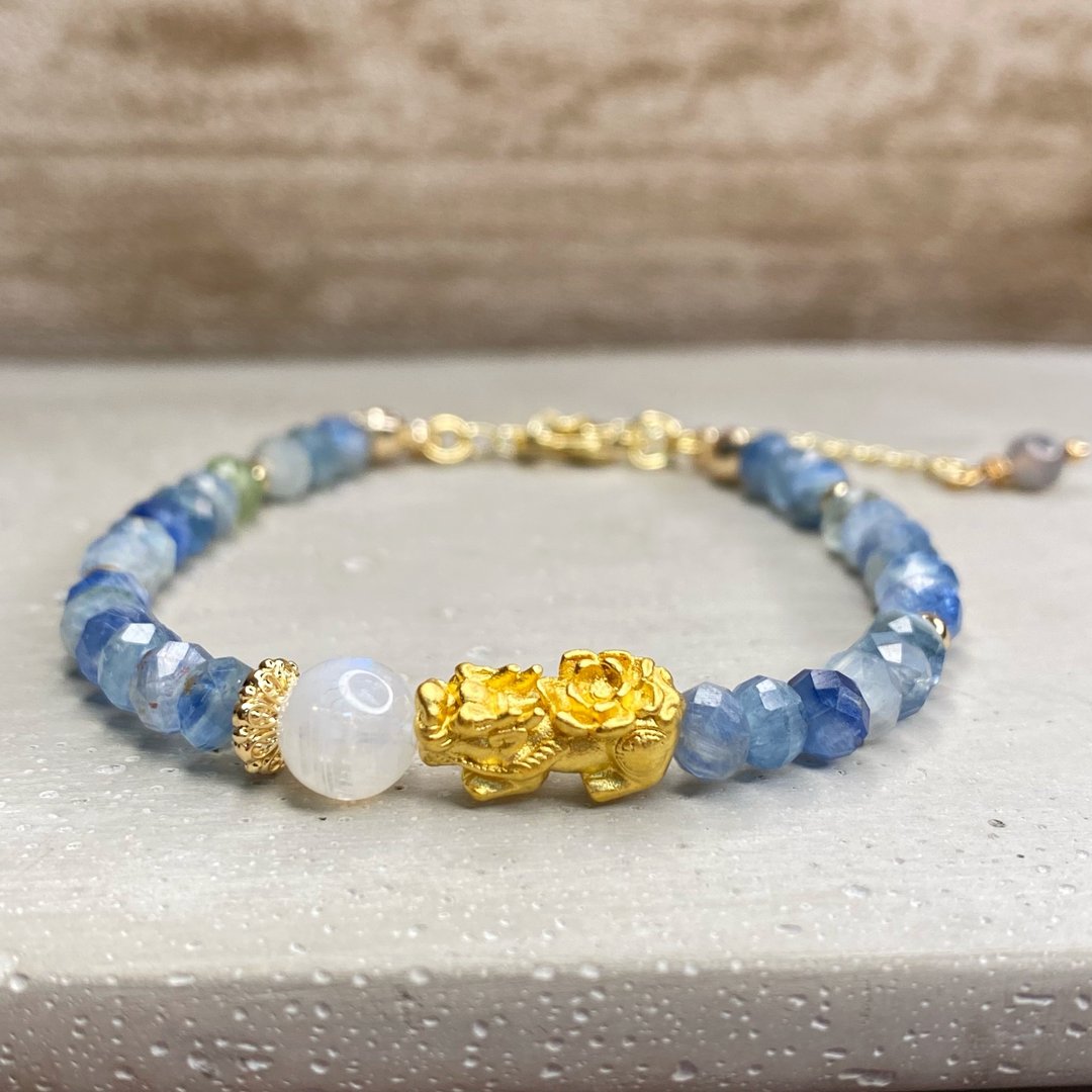 纯金貔貅月光石配珠蓝晶石手链 J.Y.L邻手作 - 手链/手环 - 贵金属 蓝色