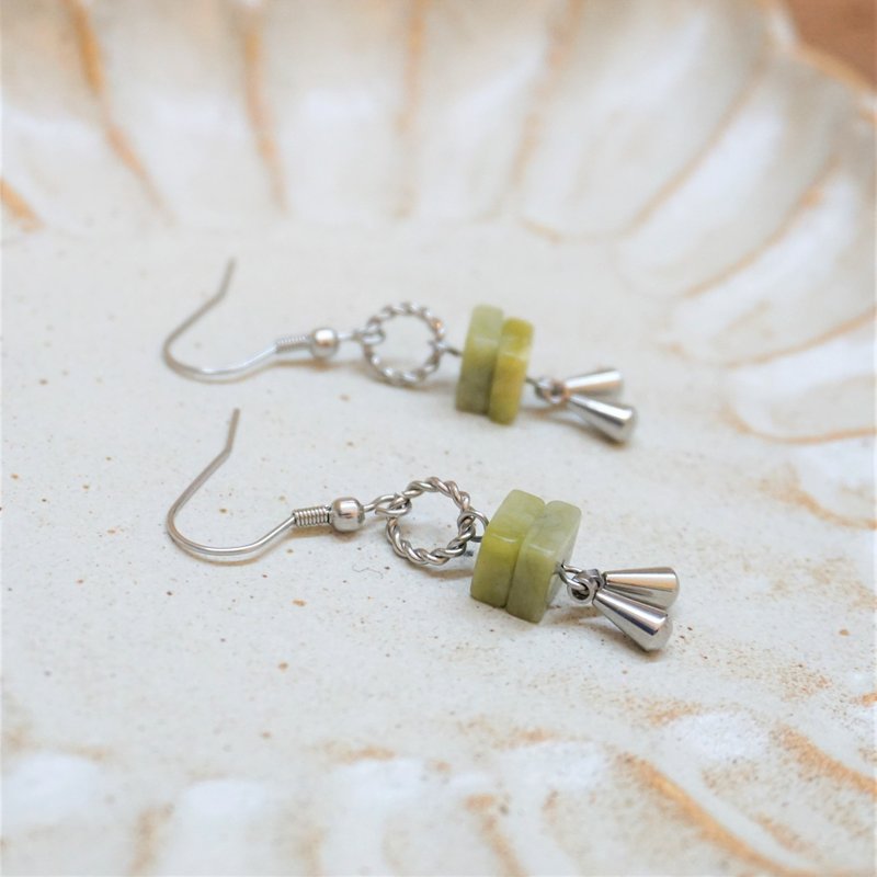 << 抹茶绿女孩 - 橄榄玉 >> 天然石垂坠耳环 (可改耳夹) - 耳环/耳夹 - 半宝石 绿色