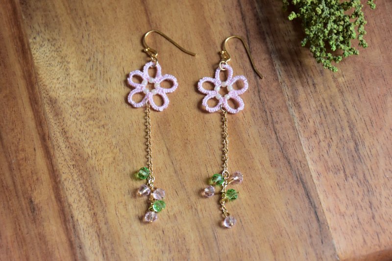 粉红樱花 梭编蕾丝耳环/ タティングレース 桜ピアス - 耳环/耳夹 - 棉．麻 粉红色