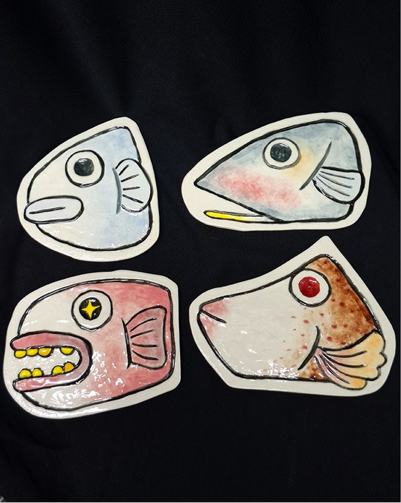 【陶版成型】小碟/置物碟 - 彩绘浮雕鱼头碟 - 盘子/餐盘/盘架 - 陶 多色