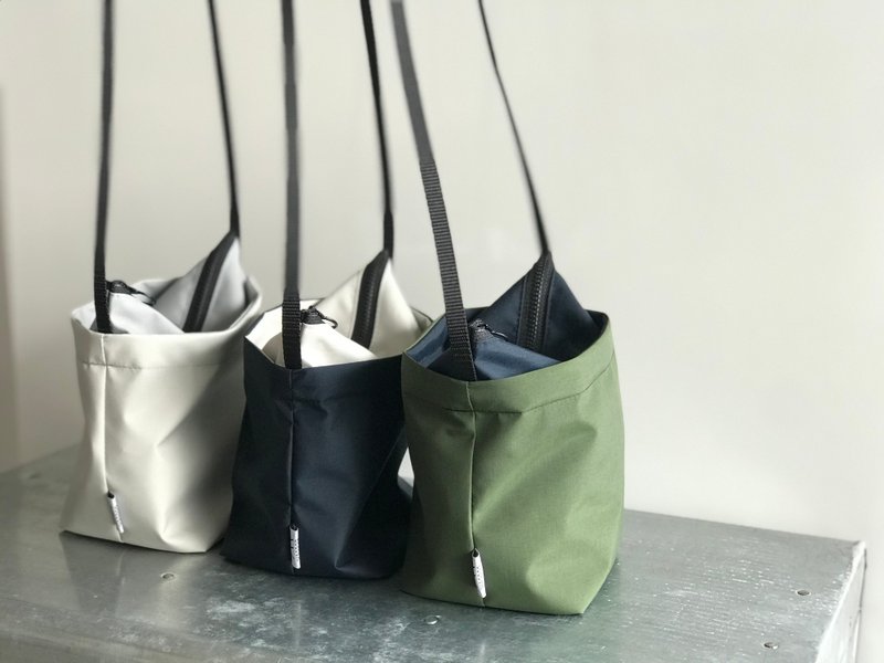 Bicolor mini shoulder bag / green x dark navy - 侧背包/斜挎包 - 其他材质 绿色