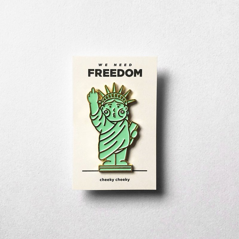 cheeky cheeky 恶搞自由神像 比中指 We Need Freedom 金属 徽章 / 别针 - 徽章/别针 - 其他金属 白色