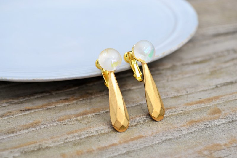 mizore + m (earrings) - 耳环/耳夹 - 玻璃 白色