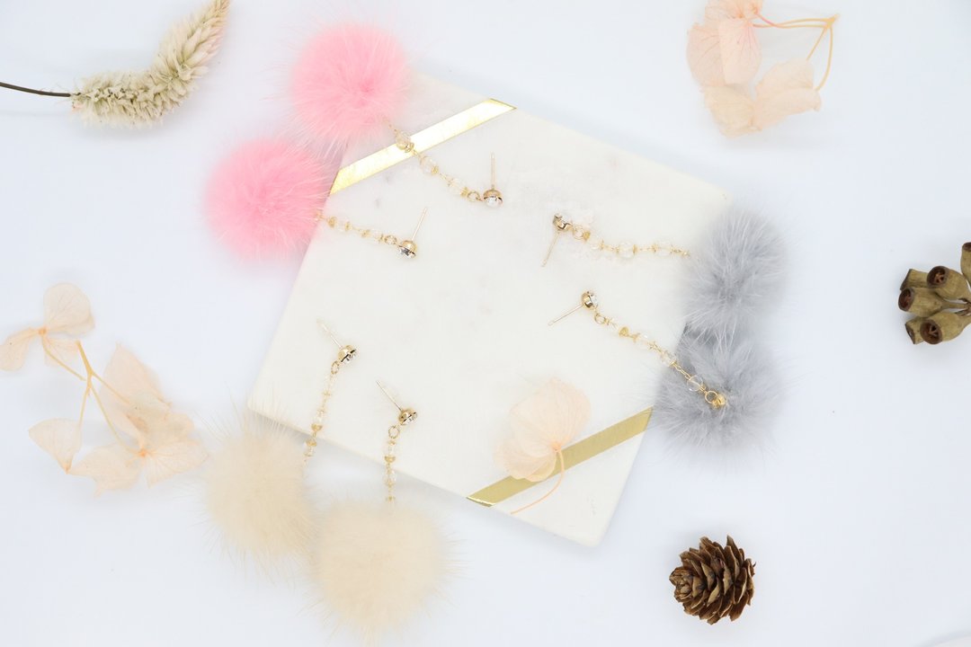 Mochi-Pom Pom Long Crystals Drop 925 Silver Post Earrings - 耳环/耳夹 - 水晶 