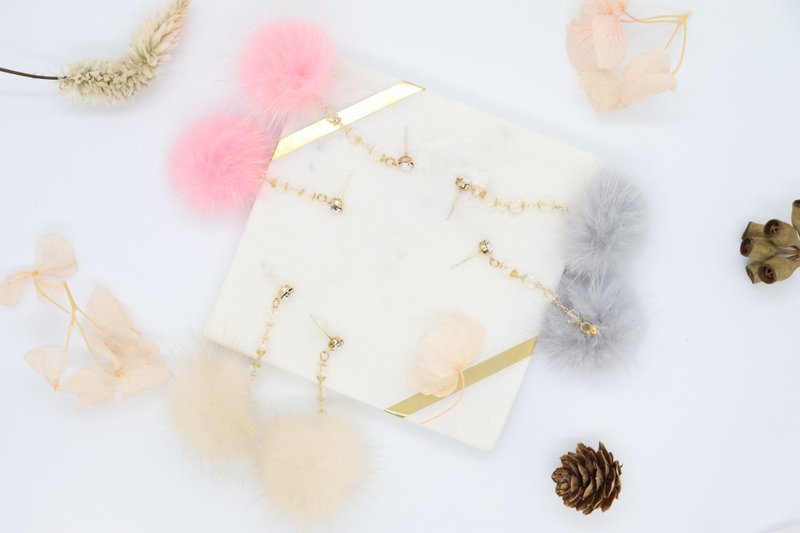 Mochi-Pom Pom Long Crystals Drop 925 Silver Post Earrings - 耳环/耳夹 - 水晶 