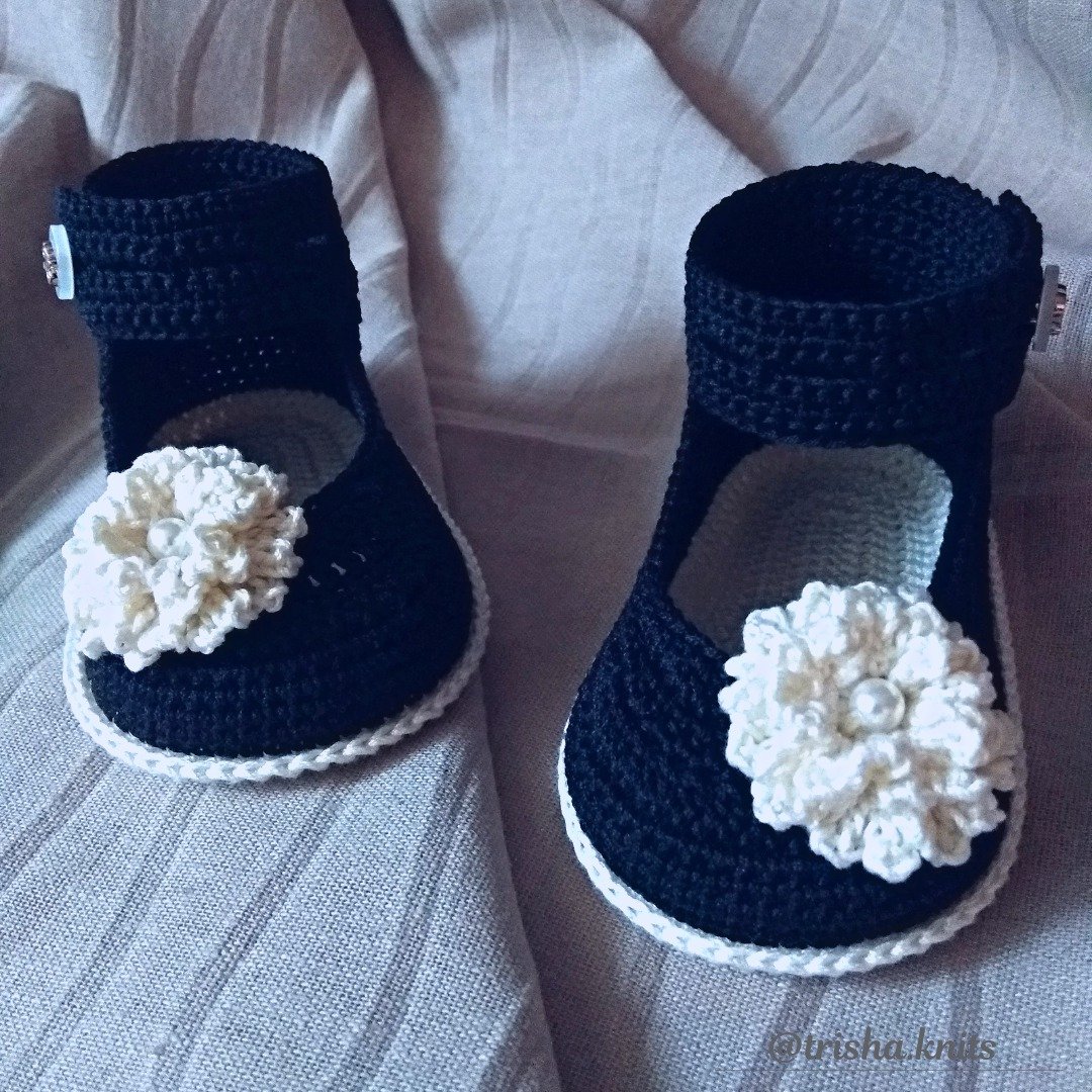 新生嬰兒針織短靴 knitted booties shoes for a newborn baby - 婴儿鞋 - 棉 多色