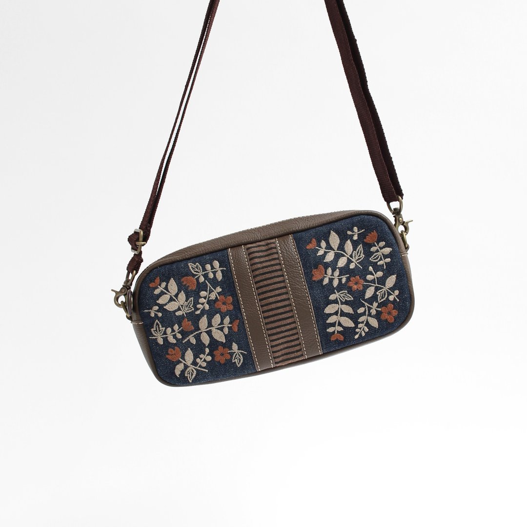 Flower flower embroidery, shoulder pouch, long - 侧背包/斜挎包 - 真皮 咖啡色