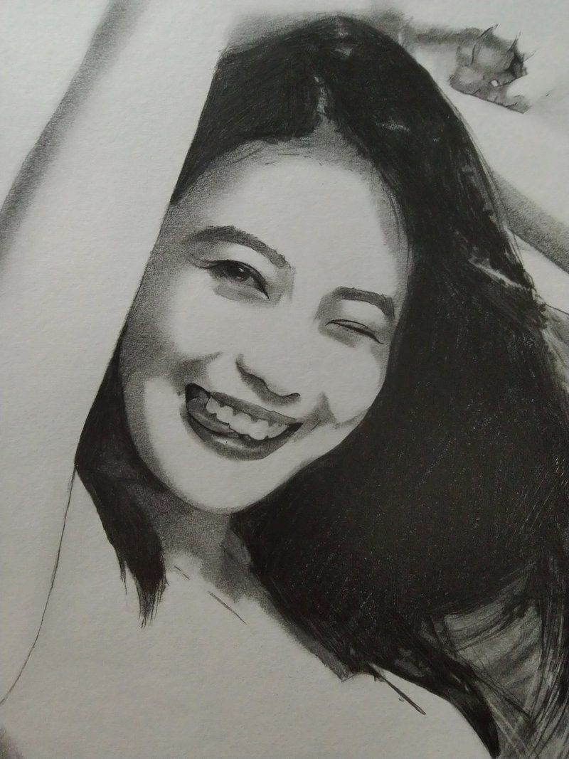 铅笔素描(简易版) / 人像素描 / 半身(含手或持物) / 含框 - 订制画像 - 纸 