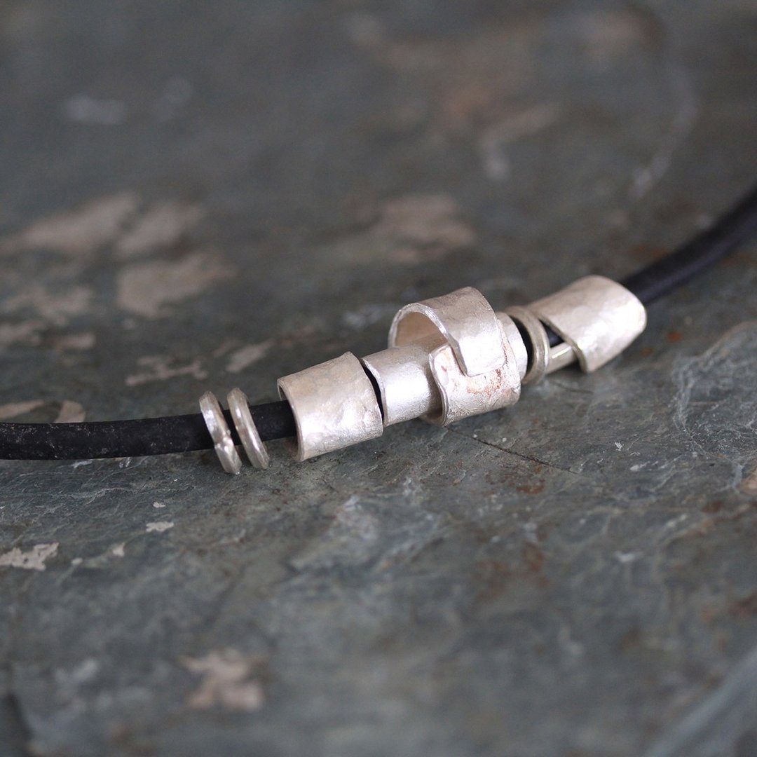 Leather necklace with 5 silver beads (N0098) - 项链 - 银 银色