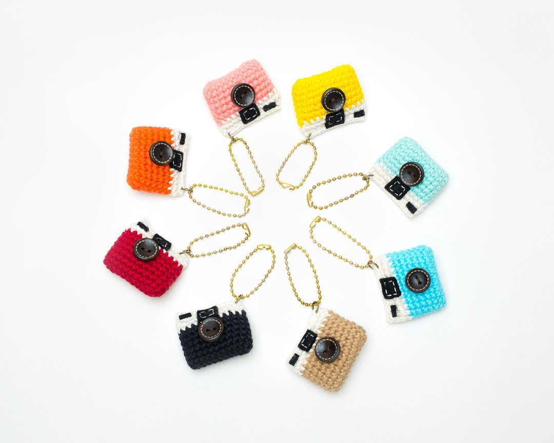 The Vintage Camera Crochet Keychain - 钥匙链/钥匙包 - 其他材质 红色