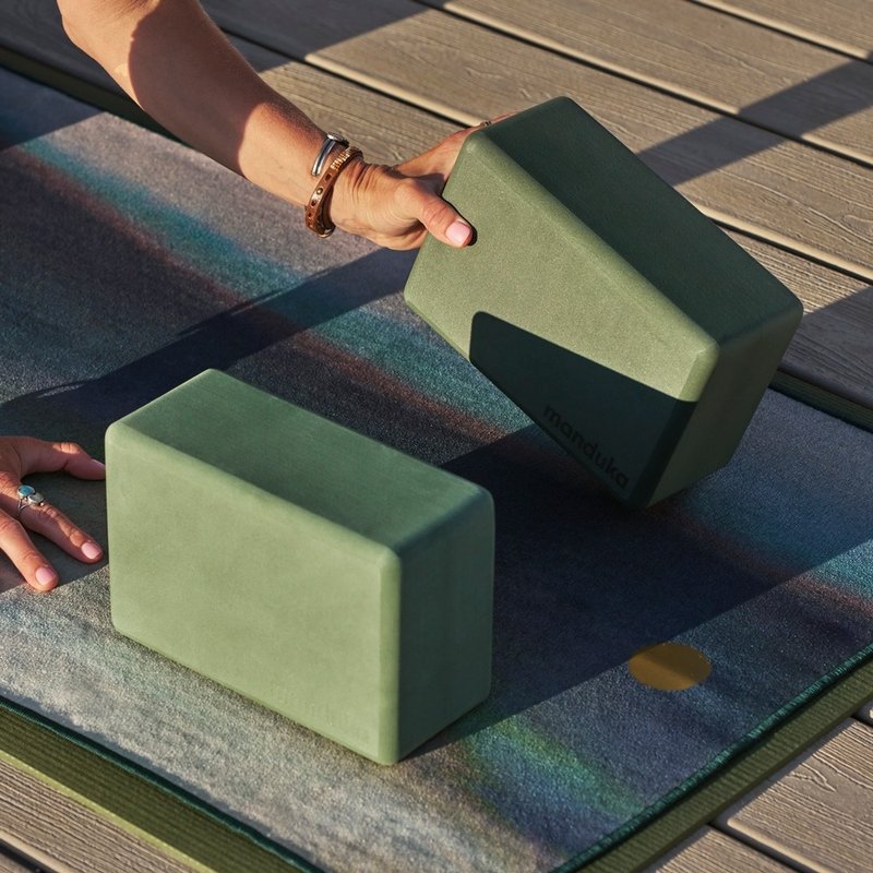 【Manduka】Recycled Foam Block 环保瑜珈砖 50D - Sage - 运动配件 - 其他材质 绿色