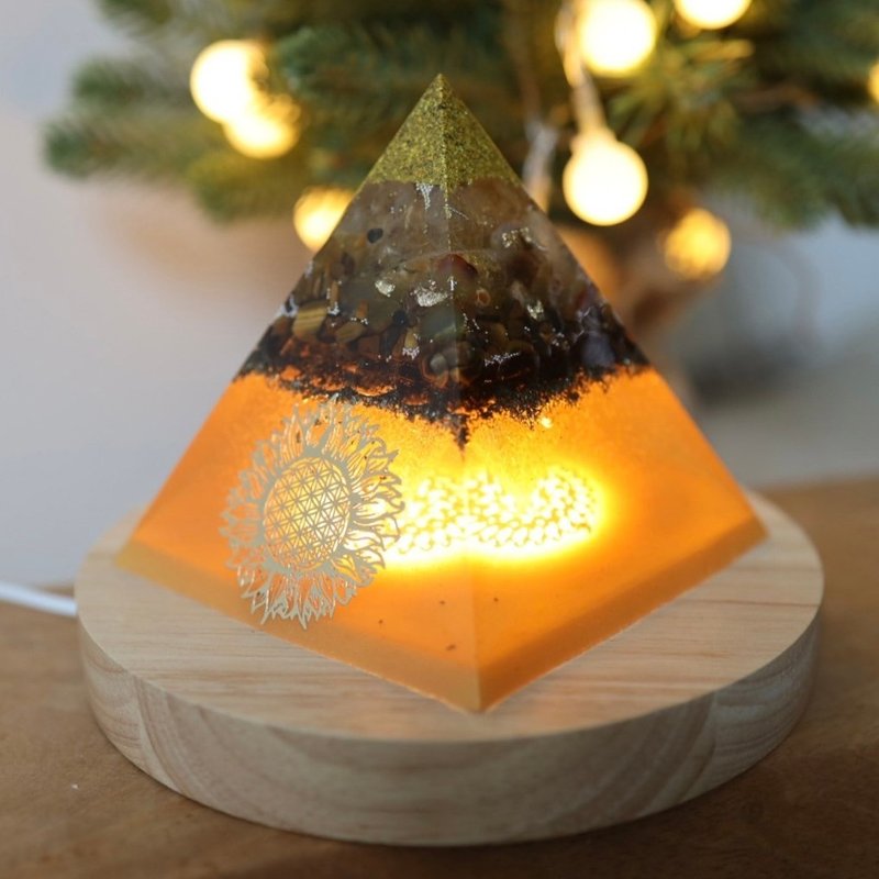 【定制化礼物】太阳花金沙铺地-金运奥刚超大型金字塔小夜灯 - 灯具/灯饰 - 半宝石 橘色