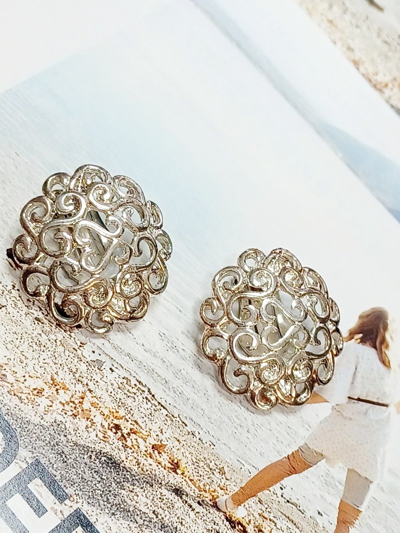 vintage jewelry  古董篓空图腾夹式耳环 - 耳环/耳夹 - 其他金属 