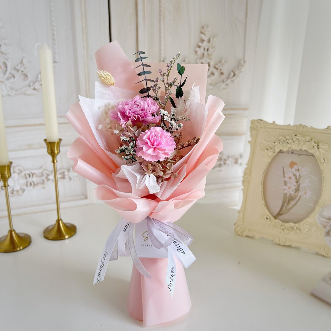 SEE Floral Design母亲节康乃馨永生花-玫瑰粉不凋康乃馨花束(S) - 干燥花/捧花 - 植物．花 