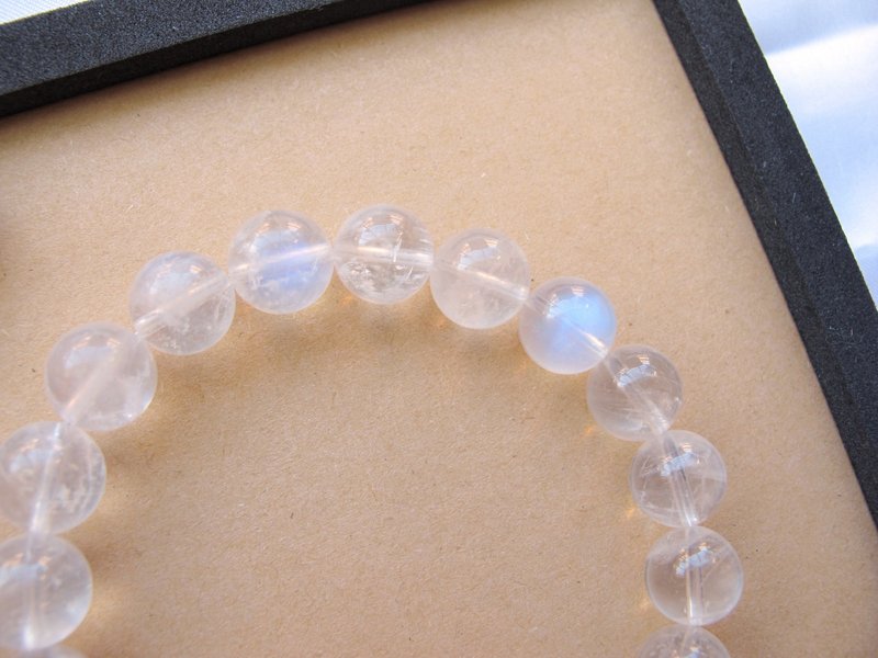 10mm月光石【原件寄出】天然石水晶手珠 交换礼物 - 手链/手环 - 水晶 白色