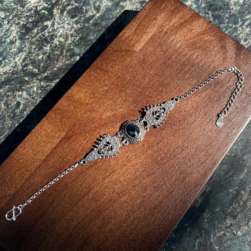 喜迎瑶 925银 彼得石 蓝彼得 天然石 手链 手链 手工银饰 复古风 - 手链/手环 - 水晶 银色