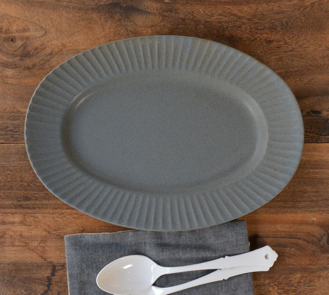 Line Oval Plate Gray Oval Plate | Grayish | sakuzan | Sakuyama Kiln - 盘子/餐盘/盘架 - 陶 灰色