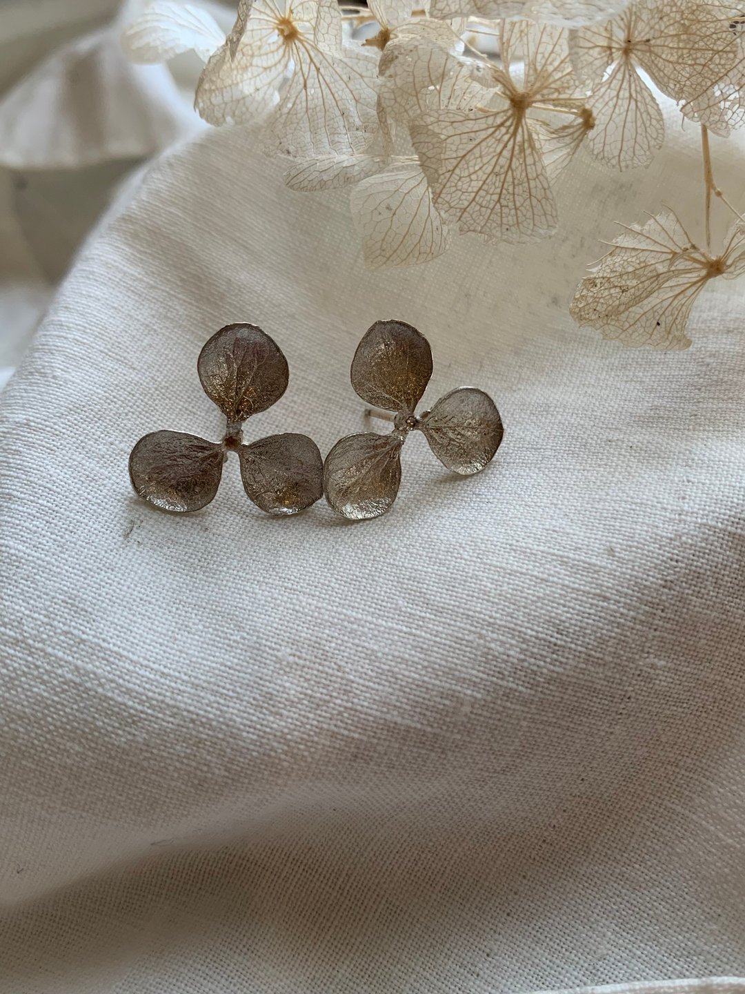 Hydrangea Earrings - 耳环/耳夹 - 银 银色