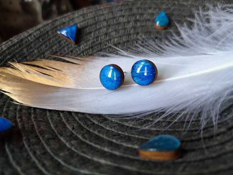 蓝色星空圆形木耳钉 - 耳针 耳环 木制 防敏 不锈钢 - 耳环/耳夹 - 木头 蓝色