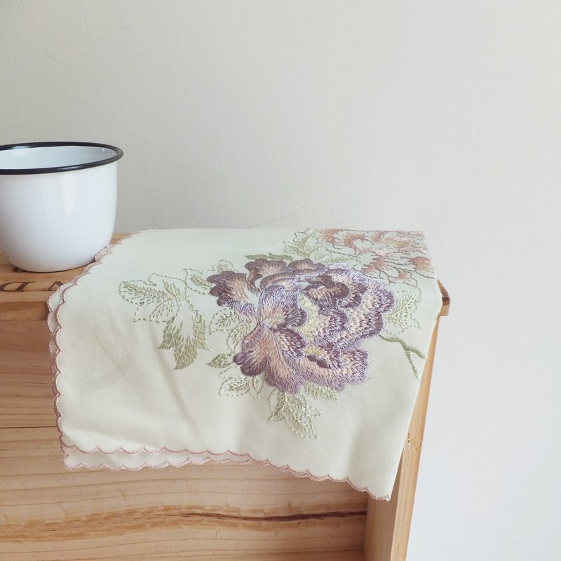 富贵牡丹刺绣方巾 蕾丝巾 餐巾 家饰巾-香草黄 - 餐垫/桌巾 - 棉．麻 黄色