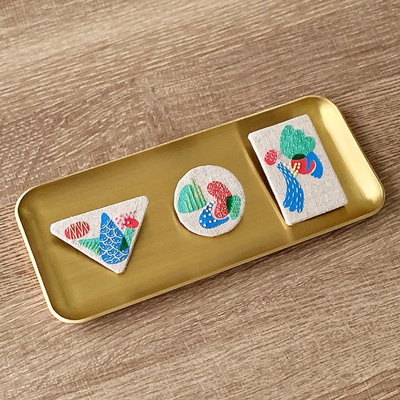 四季-春晓  手刺绣别针 Hand Embroidery Pin - 胸针 - 棉．麻 白色