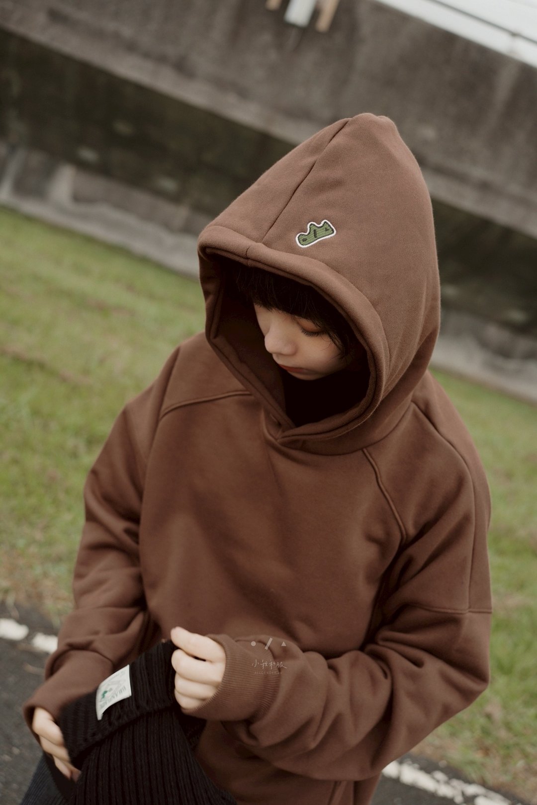小我独家 质感磅数拇指勾勾连帽 600g TEE -  小山咖 现货 - 女装上衣 - 棉 咖啡色
