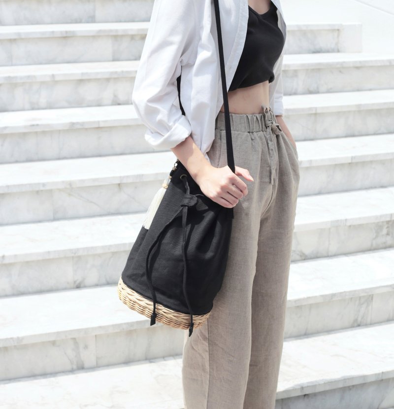 Black bucket bag - 束口袋双肩包 - 其他材质 黑色