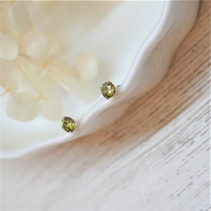 限定优惠 ll modo彩锆耳针 ll 4mm橄榄绿色925银耳针 ER-00046 - 耳环/耳夹 - 纯银 绿色