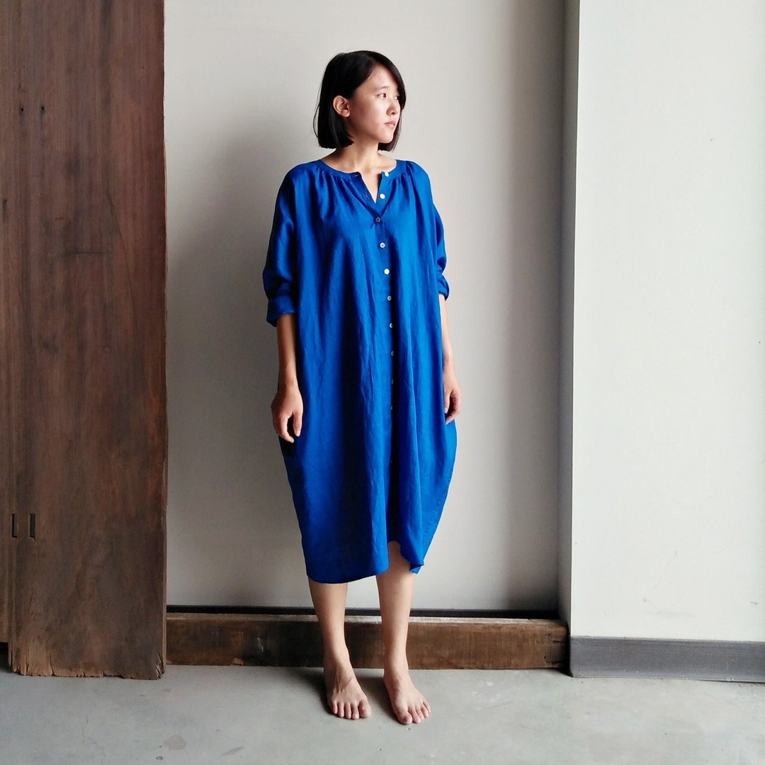 Zoe 预定 细折立领长版衬衫  亚麻 蓝 - 女装衬衫 - 棉 蓝色