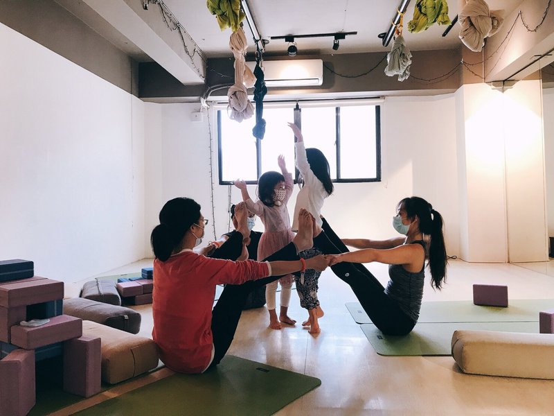 【3组成团】亲子瑜珈 (2-5岁) - 做孩子的好玩伴 - 欢迎初学者 - 户外/室内活动 - 其他材质 