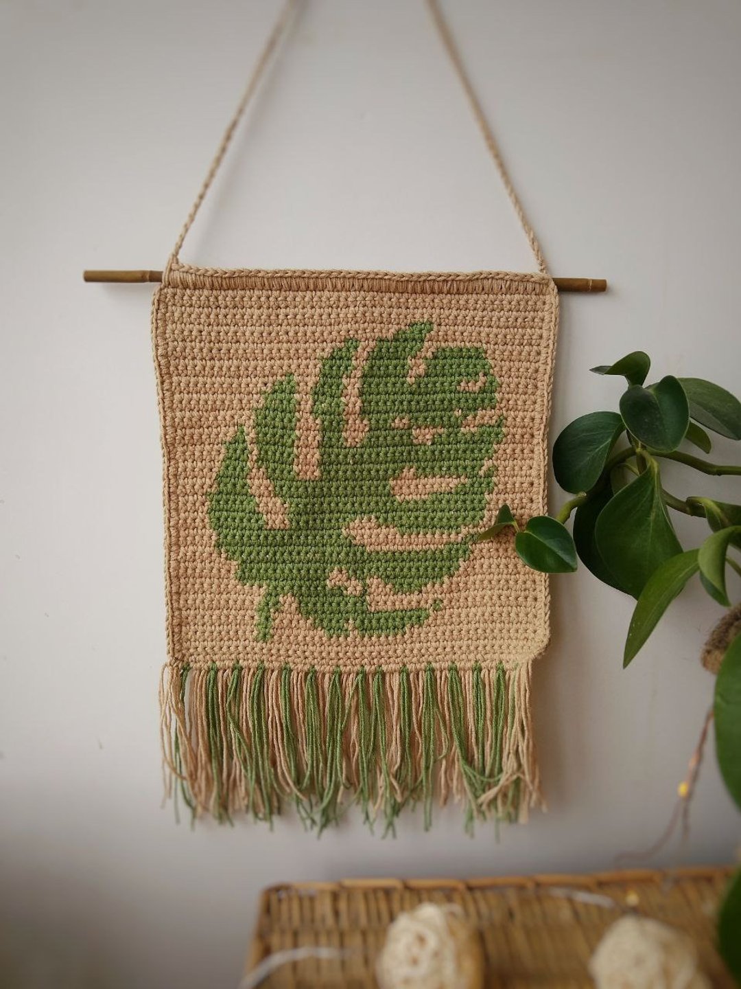 Monstera wall hanging panel. Tropical leaf hemp living room decor. Green decor - 墙贴/壁贴 - 棉 咖啡色