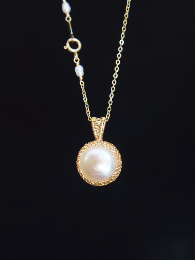 蕾丝包裹珍珠吊坠/天然巴洛克珍珠项链/14kGF/手/珍珠锁骨链 - 项链 - 珍珠 金色