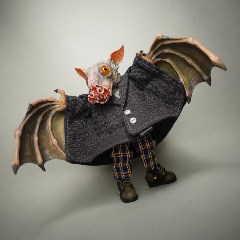 1:12 【锤头果蝠】可动关节人型公仔 (深蓝外套) - 玩偶/公仔 - 树脂 白色