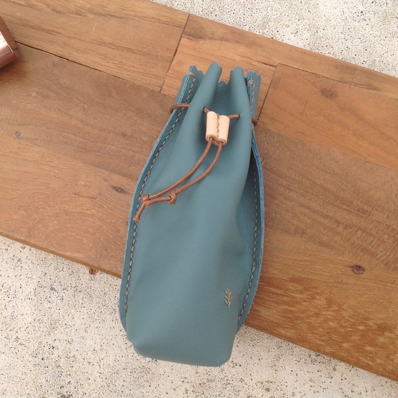 束口袋化妆包收纳袋小包小草刺绣随身手工缝制真皮草绿色S号 - 化妆包/杂物包 - 真皮 蓝色