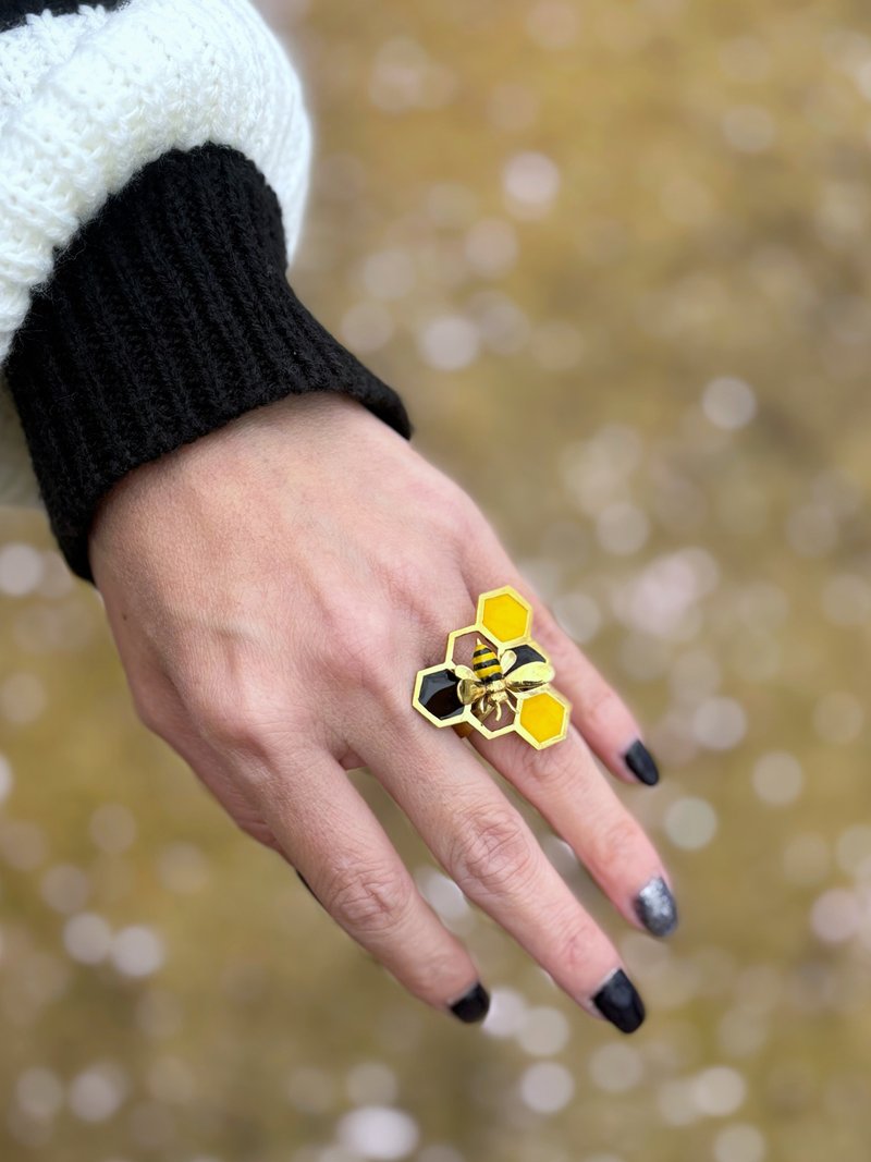 蜂巢上的蜂王戒指、蜜蜂戒指、手工制作的个性戒指、自然珠宝。 - 戒指 - 其他金属 