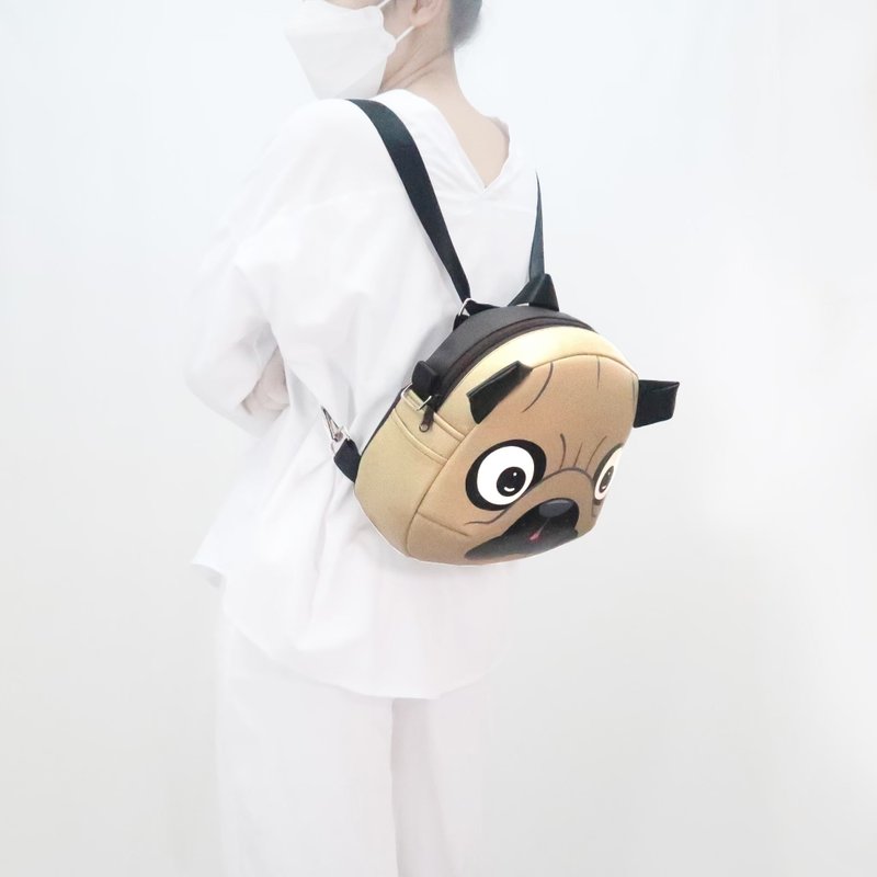 Nong Pug 的背包、单肩包专为动物爱好者设计的手绘包。 - 后背包/双肩包 - 人造皮革 卡其色