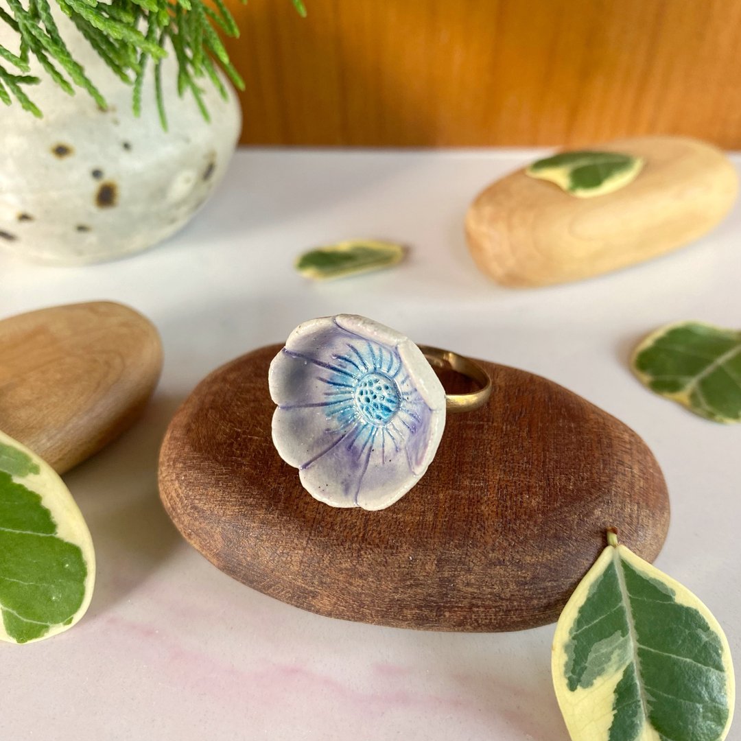 花朵戒指 (no. 23) / 陶瓷戒指 / 手工制作 - 戒指 - 陶 白色