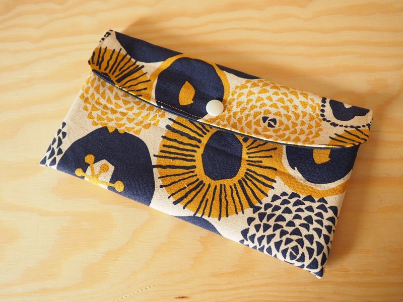 手工制作 黄蓝圆花 双层防水口罩袋 可放成人口罩 - 化妆包/杂物包 - 棉．麻 黑色