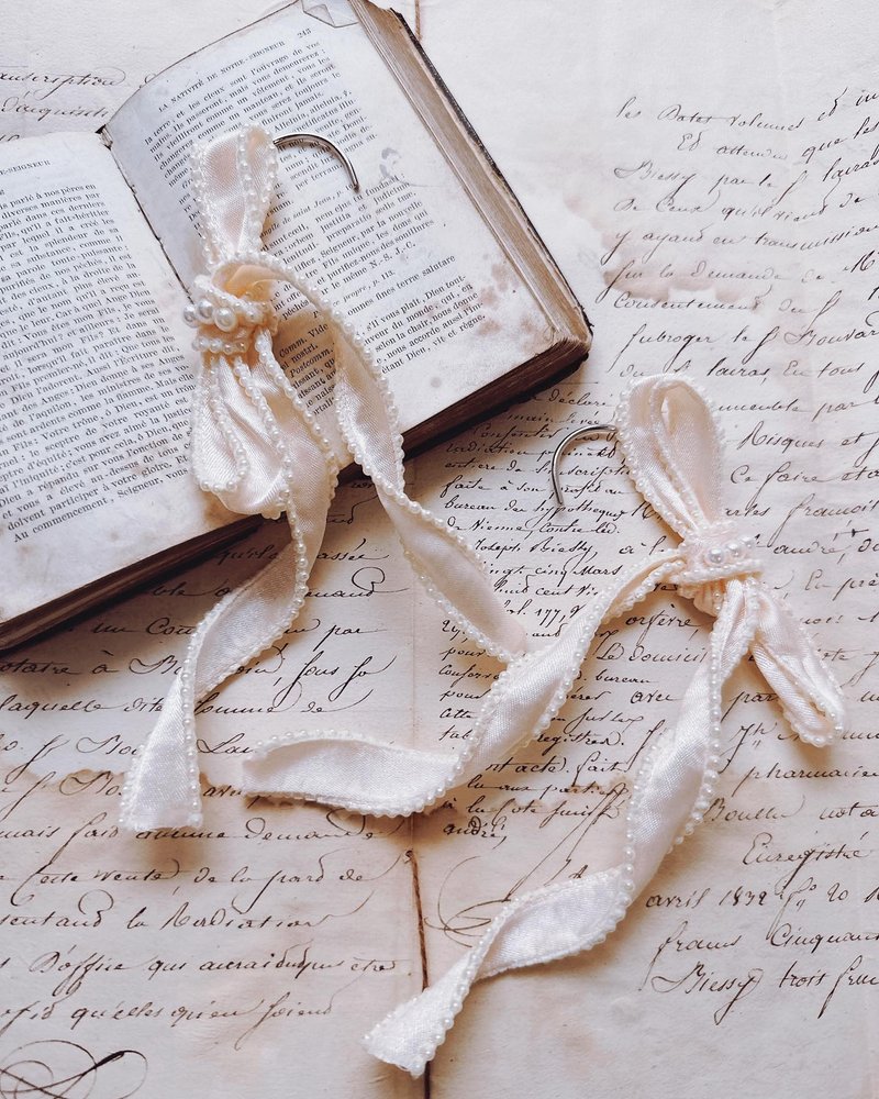 跳舞芭蕾缎带耳挂 - 珍珠白 - 耳环/耳夹 - 其他材质 白色