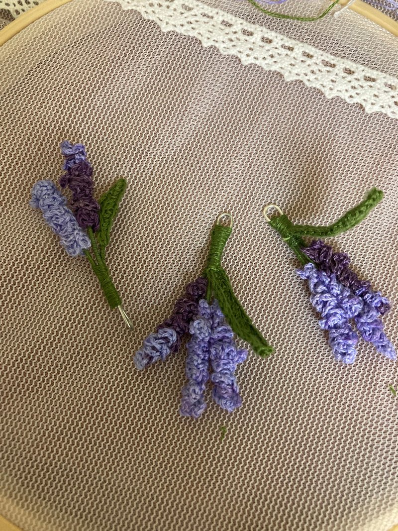 【手作饰品系列】 钩针编织 渐层薰衣草吊饰 手机吊饰 - 吊饰 - 绣线 紫色