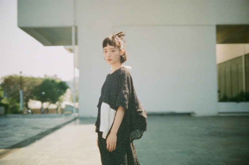 水玉点点雪纺皱褶拼接//后绑带上衣 - 女装上衣 - 其他材质 黑色