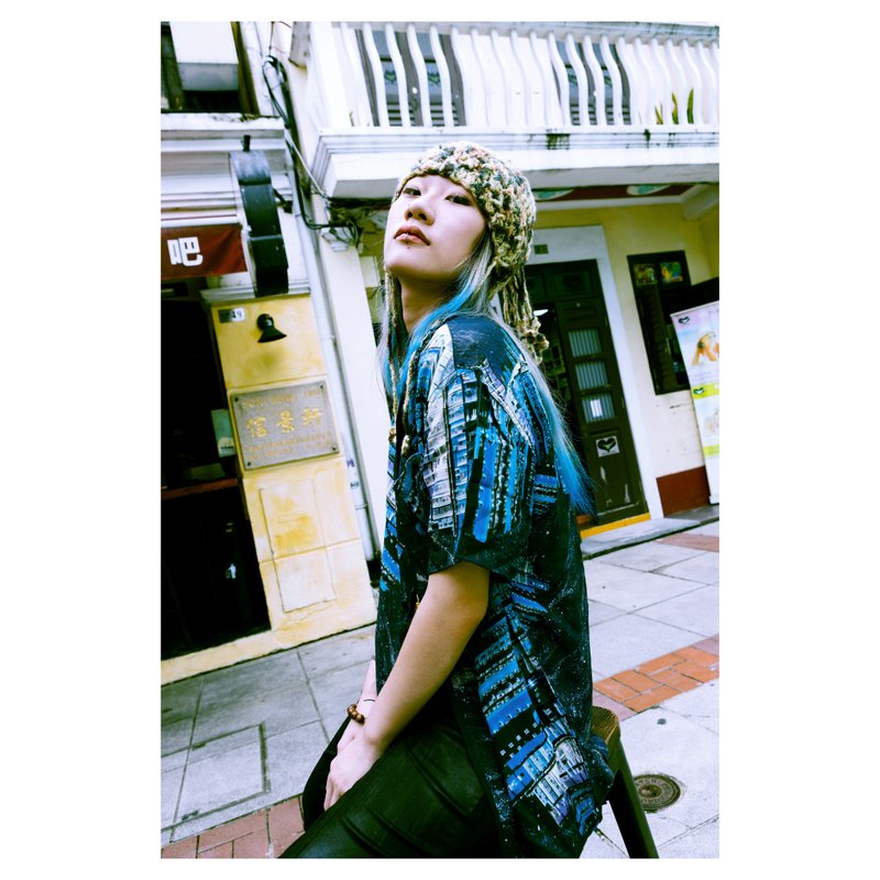 深蓝宇宙人造丝短袖夏威夷衬衫【黑沙大楼】 - 女装衬衫 - 其他人造纤维 蓝色