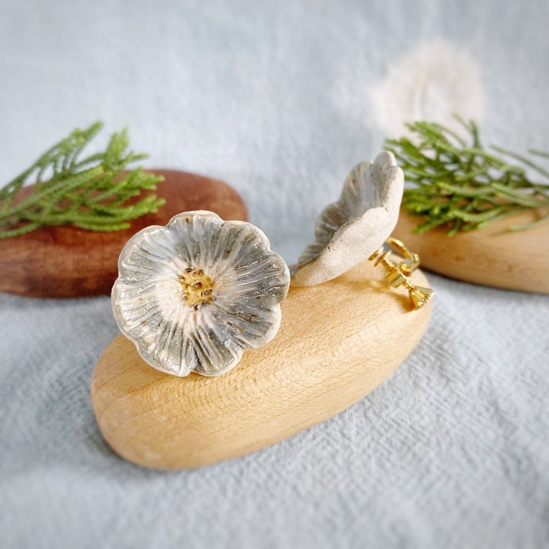 little flower / 陶瓷耳环 - 耳环/耳夹 - 陶 灰色