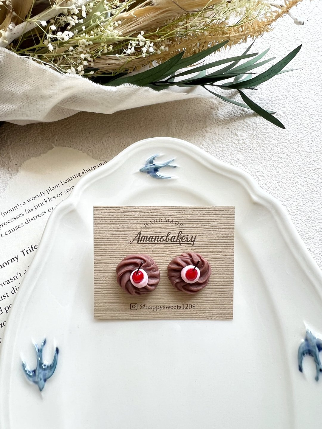miniature bread earring (size M) - 耳环/耳夹 - 粘土 红色