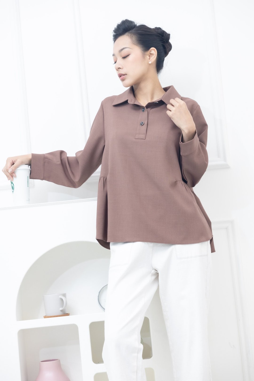 立领 A字体 腰部抓皱长袖上衣 浅咖色 - 女装上衣 - 其他材质 咖啡色