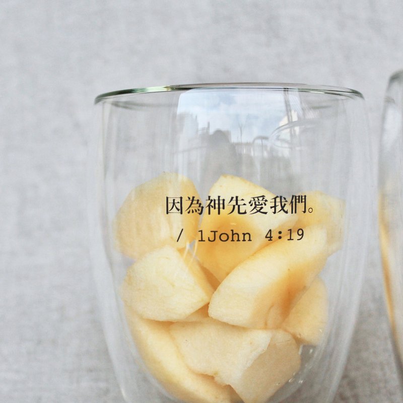 【因为神先爱我们】经文双层玻璃杯 单入 礼盒 - 咖啡杯/马克杯 - 玻璃 银色