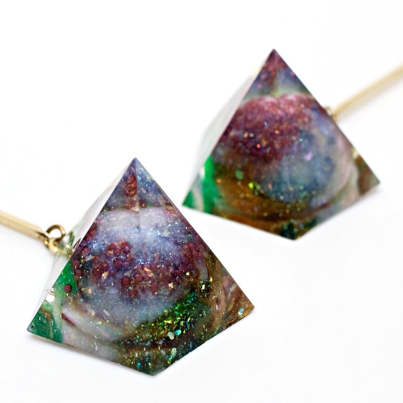 Pentagon Dome Dangle Earrings (Matcha Milk Azuki) - 耳环/耳夹 - 树脂 多色