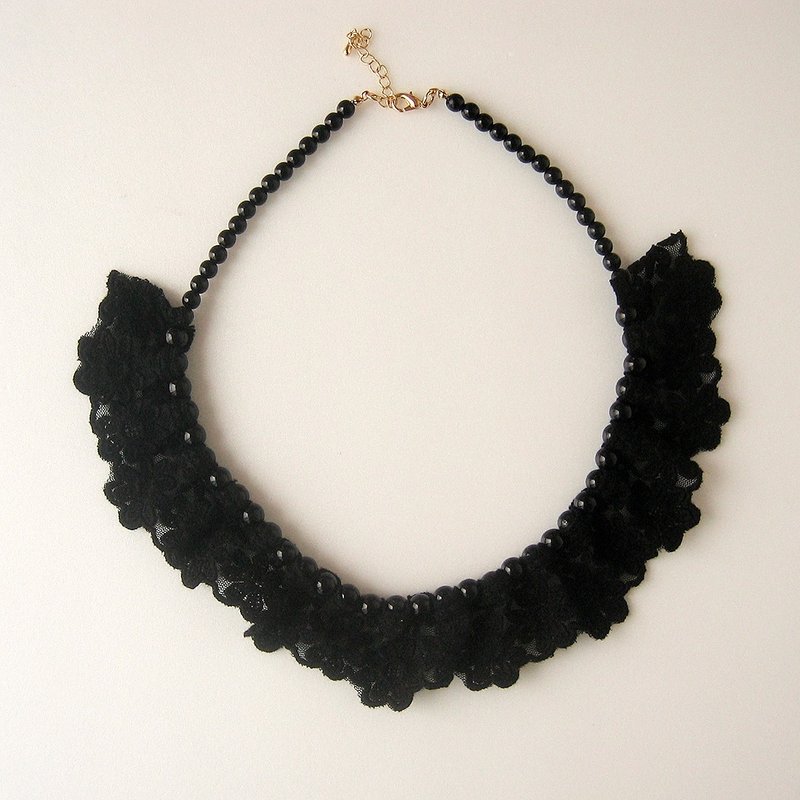 Black flower lace with pearl - 项链 - 其他材质 黑色